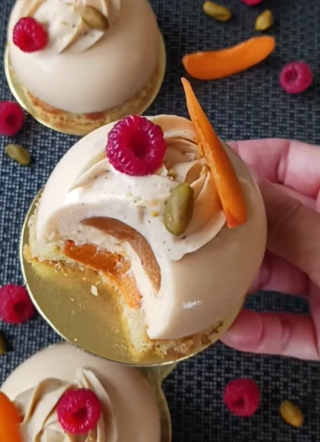 Apricot & pistachio cake
