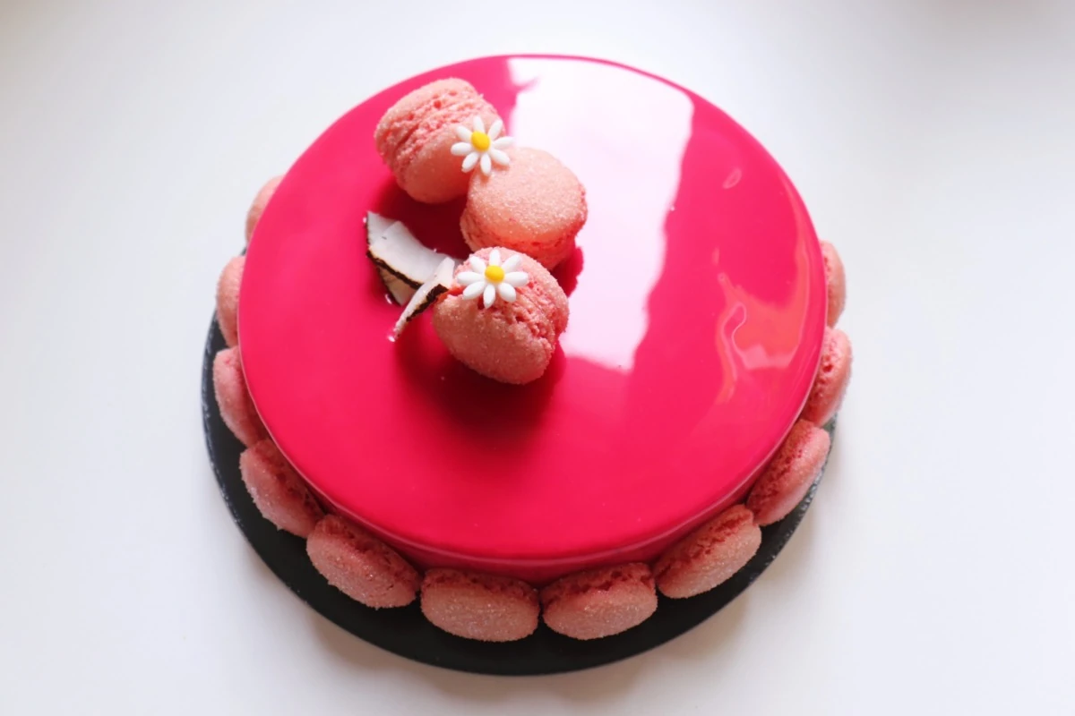 Pink-glazed entremet